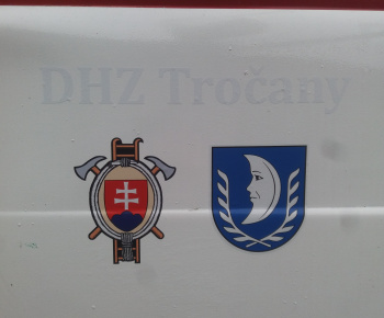 Krst novej požiarnej techniky v obci Tročany