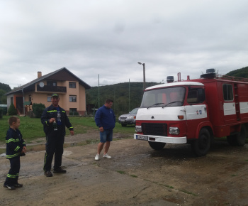 Krst novej požiarnej techniky v obci Tročany