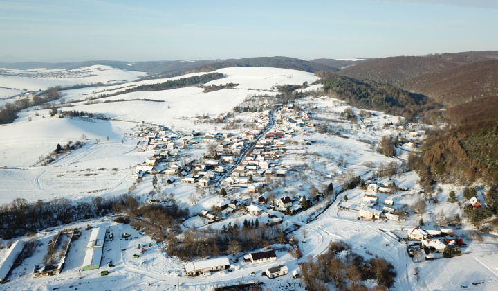 Letecké snímky obce Tročany - Zima 2021