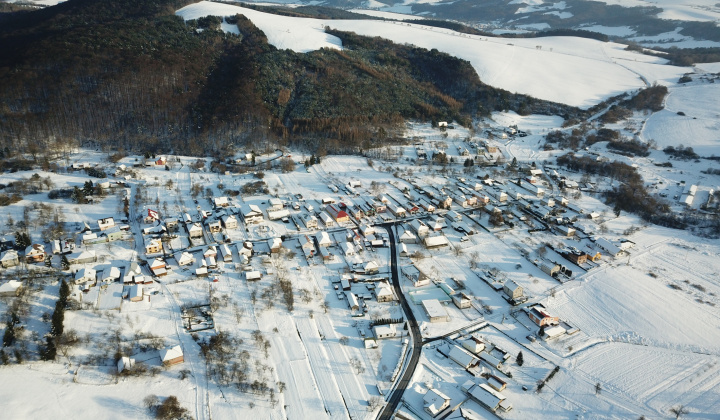 Letecké snímky obce Tročany - Zima 2021