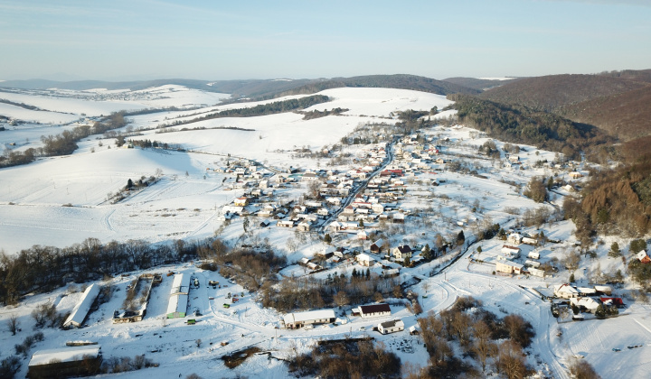 Letecké snímky obce Tročany - Zima 2021