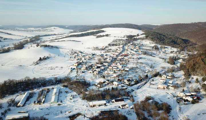 Letecké snímky obce Tročany - Zima 2021