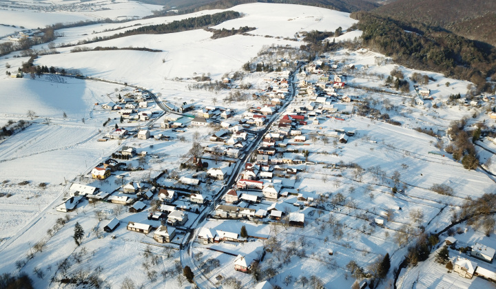 Letecké snímky obce Tročany - Zima 2021