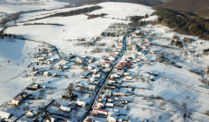 Letecké snímky obce Tročany - Zima 2021