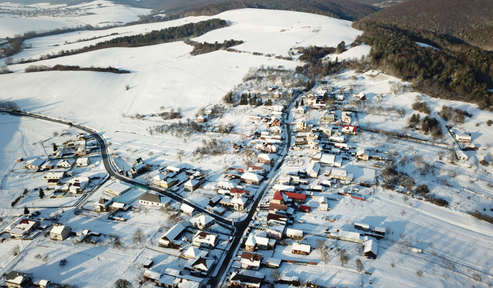 Letecké snímky obce Tročany - Zima 2021