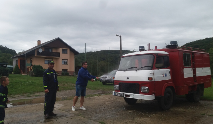 Krst novej požiarnej techniky v obci Tročany